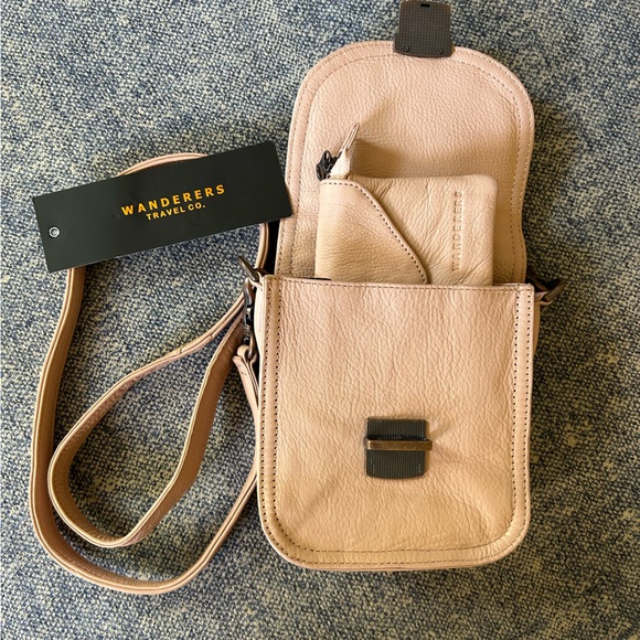 Wanderers Travel Co.Leather Crossbody Bag w/ matching coin purse. - Picture 6 of 6
